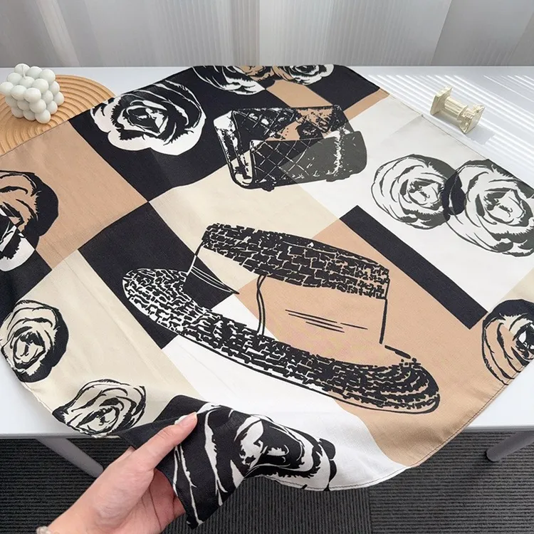 玫瑰礼帽轻奢高级感人字纹小方巾法式氛围感围巾女秋冬装饰小领巾