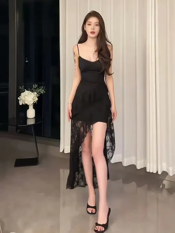 有胸垫不规则下摆蕾丝连衣裙2025新款流行爆款裙子性感纯欲吊带裙