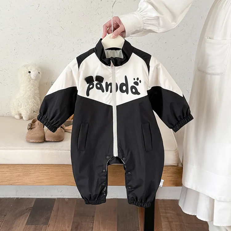 婴幼儿秋装连体衣新生儿男女宝春秋款2025黑白简约外套外出服哈衣