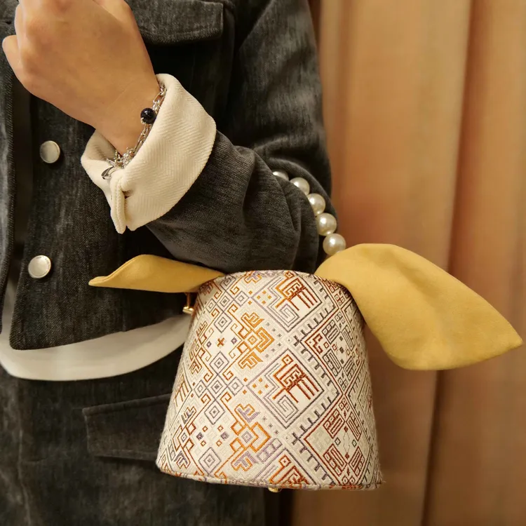 壮锦兔耳朵水桶包民族风气质复古高档单肩印花非遗便携时尚轻奢