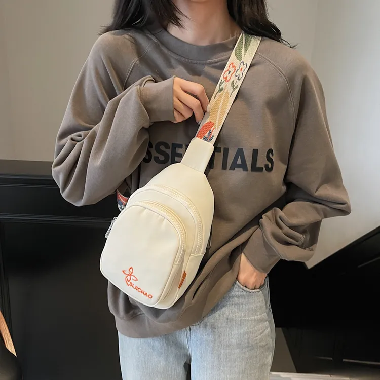 高颜值斜挎软面包包女胸包单肩包百搭ins风日系少女背包户外休闲