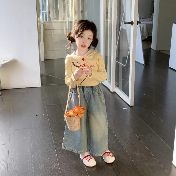 女童洋气套装2025秋季韩版蕾丝连帽坑条长袖T恤上衣牛仔裤阔腿裤