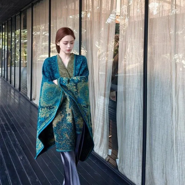 孔雀蓝披肩外搭女云南新疆西藏大西北旅游穿搭拍照民族风斗篷披风