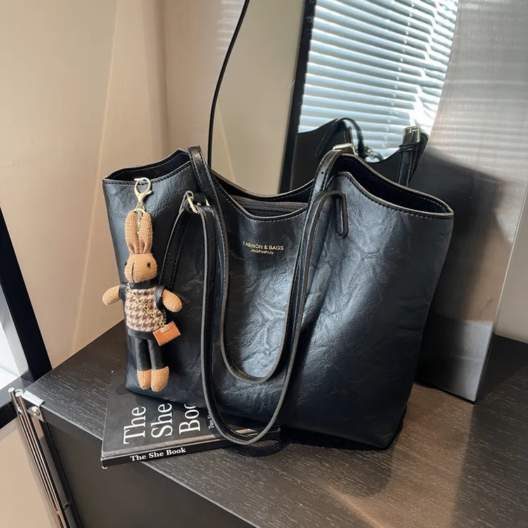 复古大容量包包女2025新款秋季休闲通勤单肩包简约百搭质感托特包