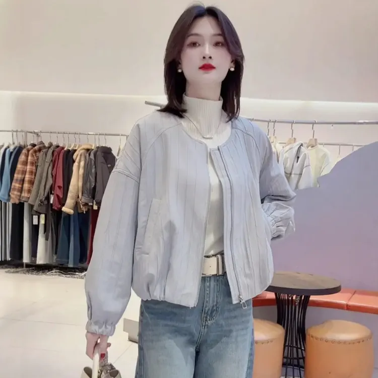 韩系秋季圆领棒球服短外套女2025新款小个子休闲百搭设计感冲锋衣