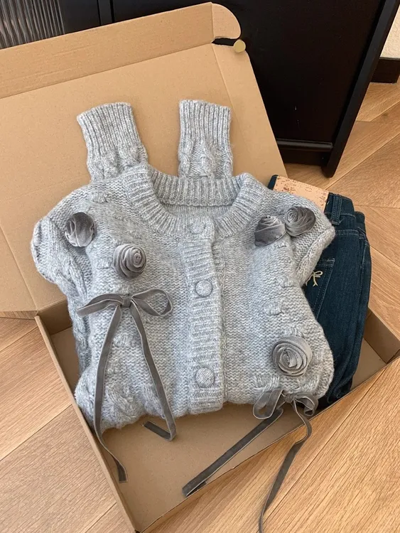 2025韩版灰色立体花朵针织开衫毛衣外套女小个子短款设计感上衣