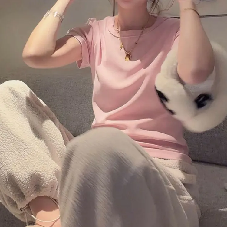 萱贝纯正肩修身显瘦圆领T恤女2025秋冬新款时尚后标纯色短袖打底