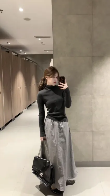 2025春季新款高级显瘦半高领针织衫百搭显瘦高腰工装裙两件套