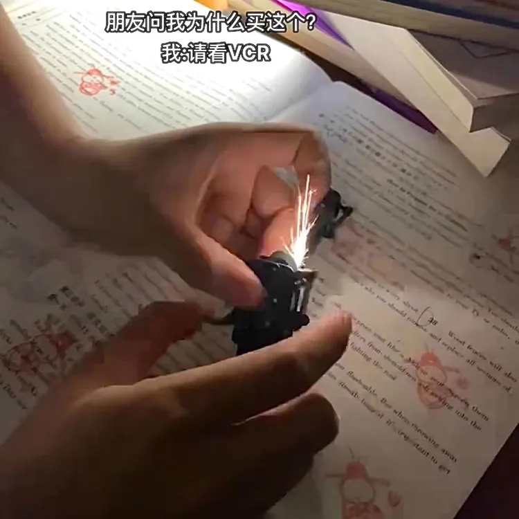 打火石枪式创意解压整蛊玩具打鼓砂轮磨火花塑料机箱减压玩具