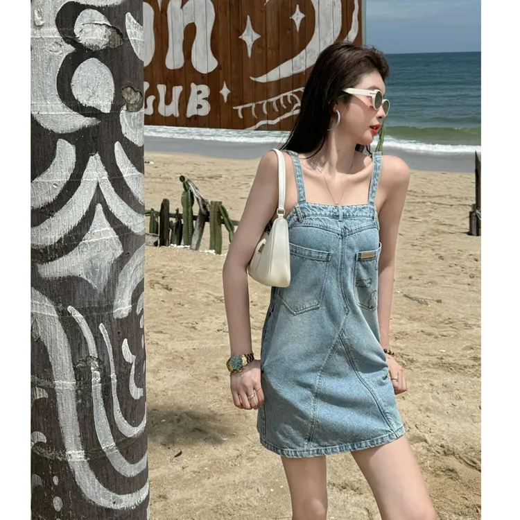 设计感牛仔吊带连衣裙夏季新款辣妹风遮肉显瘦休闲A版复古背心裙