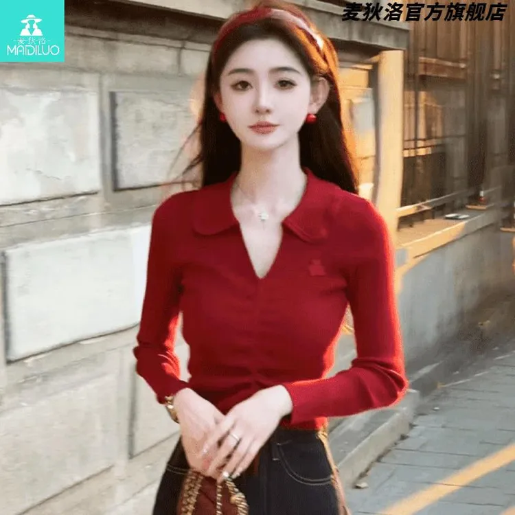 初秋红色V领针织衫春秋款女2025新款修身短款打底衫早秋针织上衣