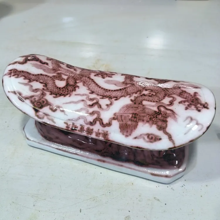 青花釉里红龙纹枕头