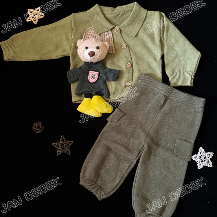 男宝2025秋冬新款绿色卡通洋气时髦潮婴儿童两件套