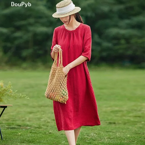 DouPyb轻奢2025春秋新款原创红色慵懒怀旧风砂洗亚麻连衣裙宽松圆