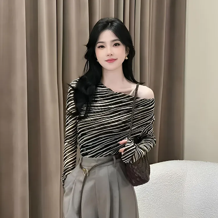 撞色条纹斜肩露肩长袖t恤女2025新款秋季设计感修身显瘦内搭上衣