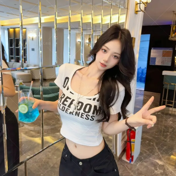 25复古辣妹风夏季新款美式印花字母短袖T恤纽扣显瘦打底上衣