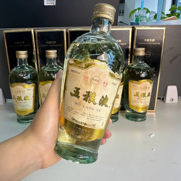 借牧2004年四川名酒 52度浓香型 一箱6瓶，正品保证！52度