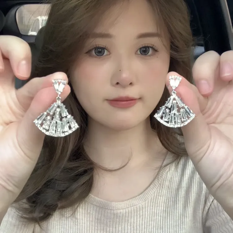 铜合金锆石耳饰 气质扇形耳环百搭超闪耳钉设计轻奢银针耳饰女