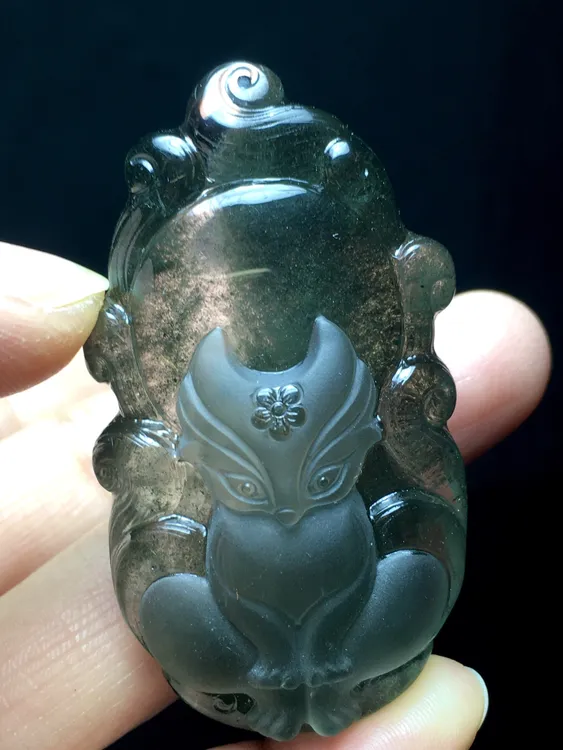 天然水晶绿幽灵九尾狐吊坠，59.7*31.4*17.8mm，37.5克