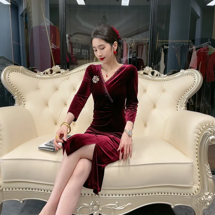 牟之恋{春秋新款}2025爆款连衣裙显瘦褶皱款气质女装连衣裙8868-1