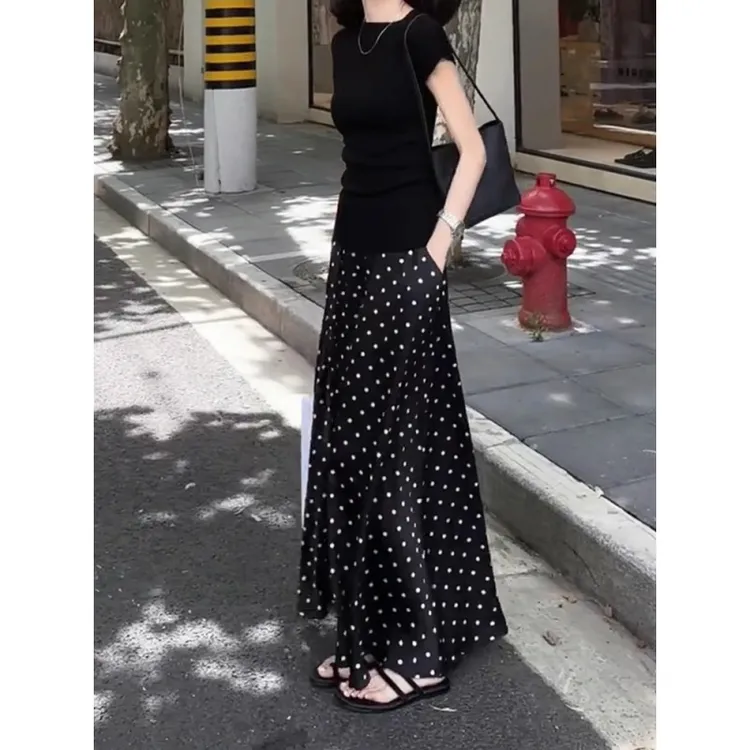 2025新款波点半身裙女时尚洋气爆款小众气质高级感显瘦黑色长裙子