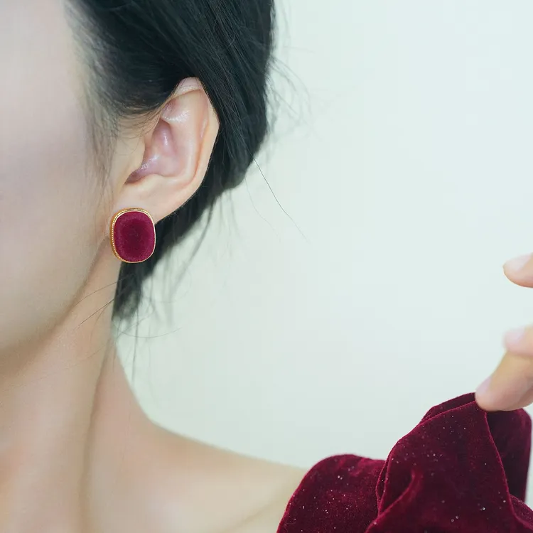 铜合金耳饰 酒红色丝绒方块耳环女轻奢高级感气质百搭秋冬显白