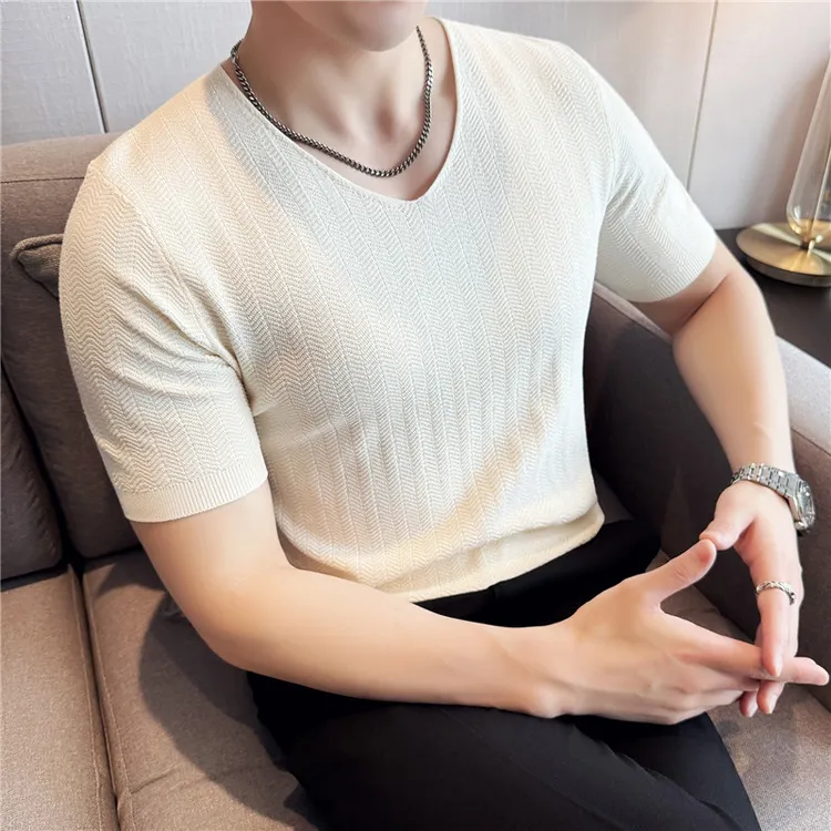 针织薄款男士V领短袖冰丝t恤夏季新款高级感时尚潮流修身凉感体恤