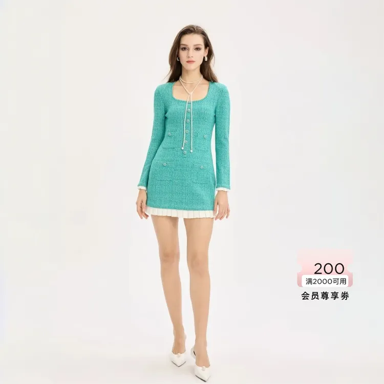 bebe2025秋季女士自带垫肩气质小香风方领A字针织连衣裙330906