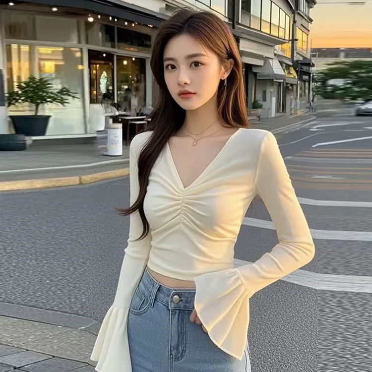 纯欲风性感辣妹V领长袖上衣女春秋新款设计感喇叭袖内搭打底衫潮