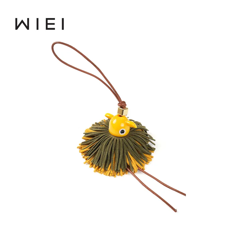 《WI EI》小精灵流苏可爱公仔牛绒皮高级感苣佰搭包包挂件W25211031