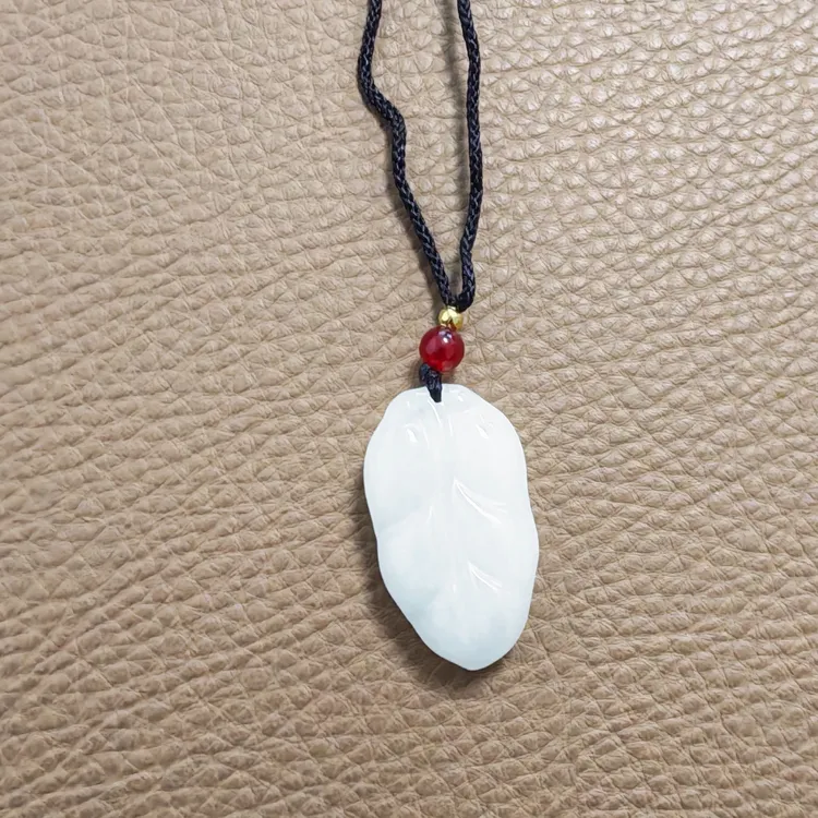 精品天山翠金枝玉叶吊坠