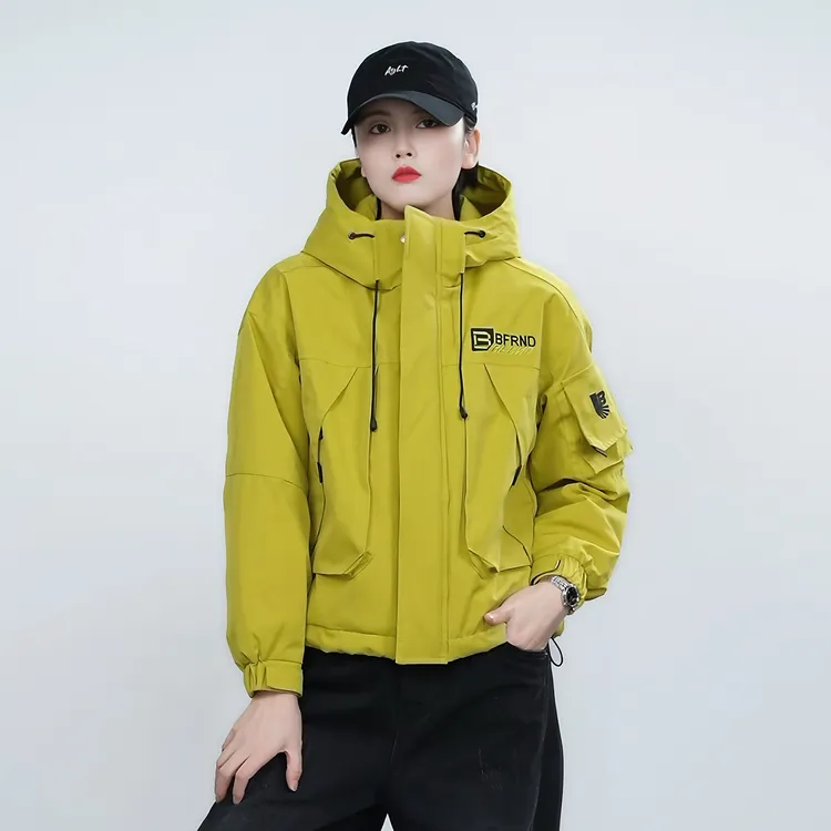 加厚防风保暖女款冲锋衣2025冬装新款连帽时尚刺绣休闲夹克外套女
