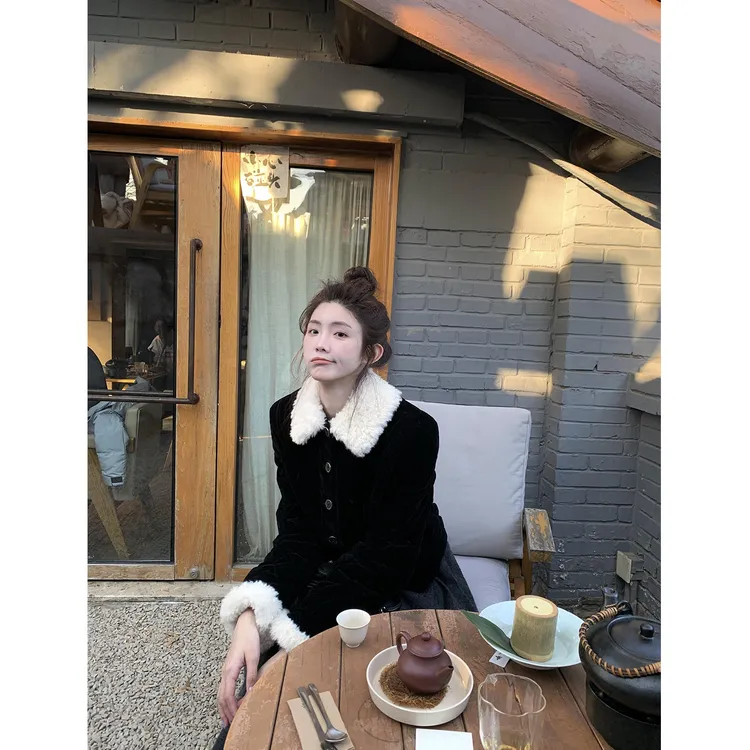 名媛气质小香风高级感毛毛上衣女2025新款保暖百搭单排扣翻领外套