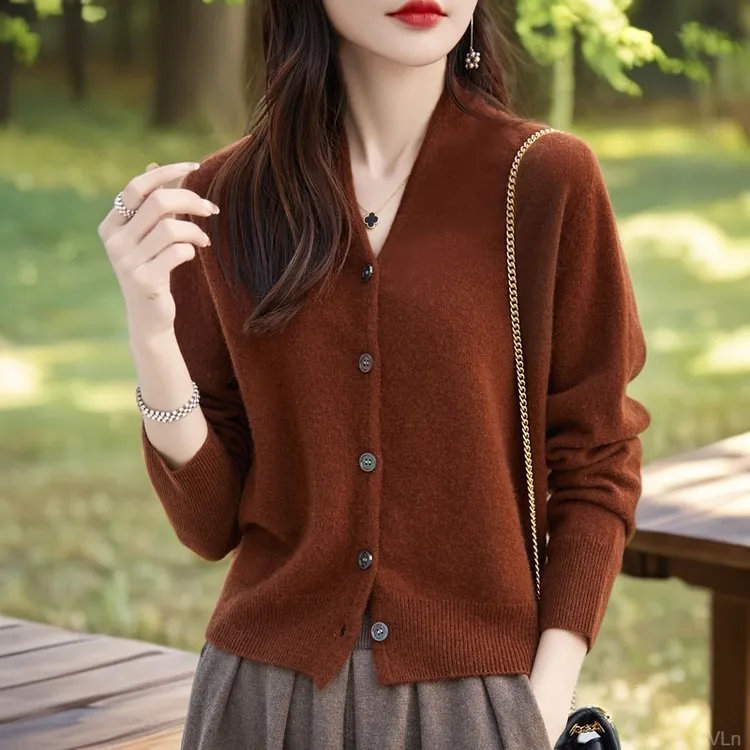 韩系慵懒风V领针织开衫高级感减龄2025秋冬季新款休闲百搭上衣女