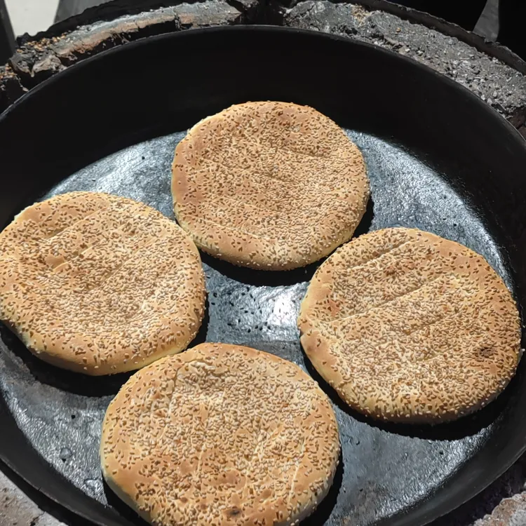 陕南农户家晒干椿芽炒肉蒸肉香