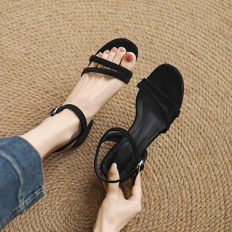 绝美~法式真皮一字带凉鞋粗跟2025年新款百搭夏季黑色配裙子女鞋