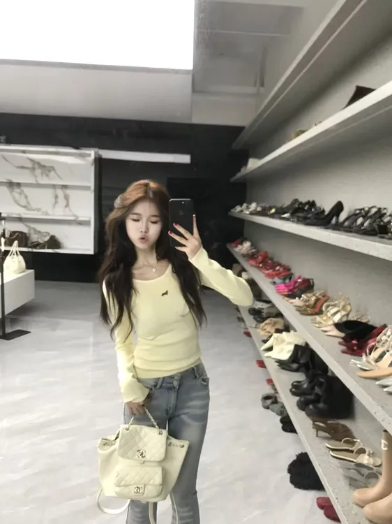 尹千金J【奶酪慕语】正肩长袖女秋修身显瘦小狗刺绣学院风S257419