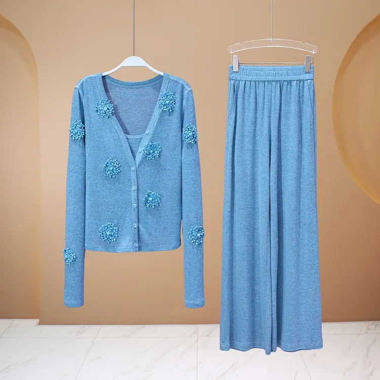 【亮哥女装】2025《自然与宁静》晴山蓝立体定花三件套时尚套装7559A