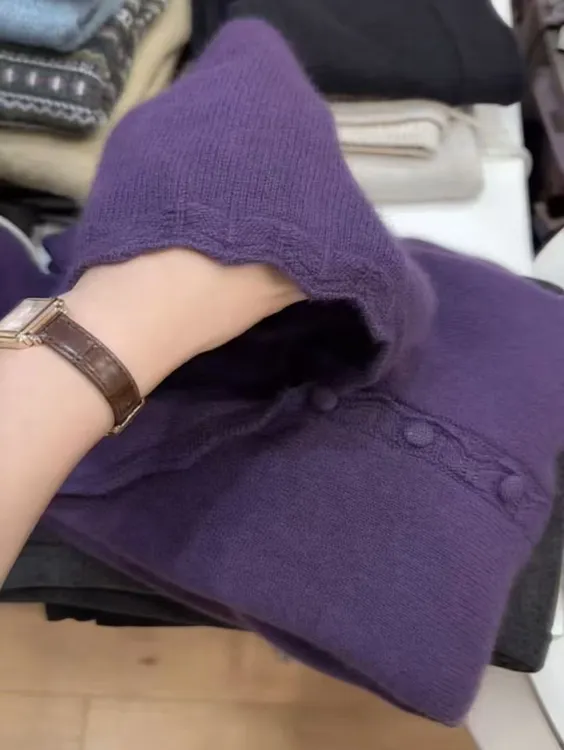 七言家巨好看# ins穿搭@葡萄紫包扣绒感帽衫开衫毛衣132@