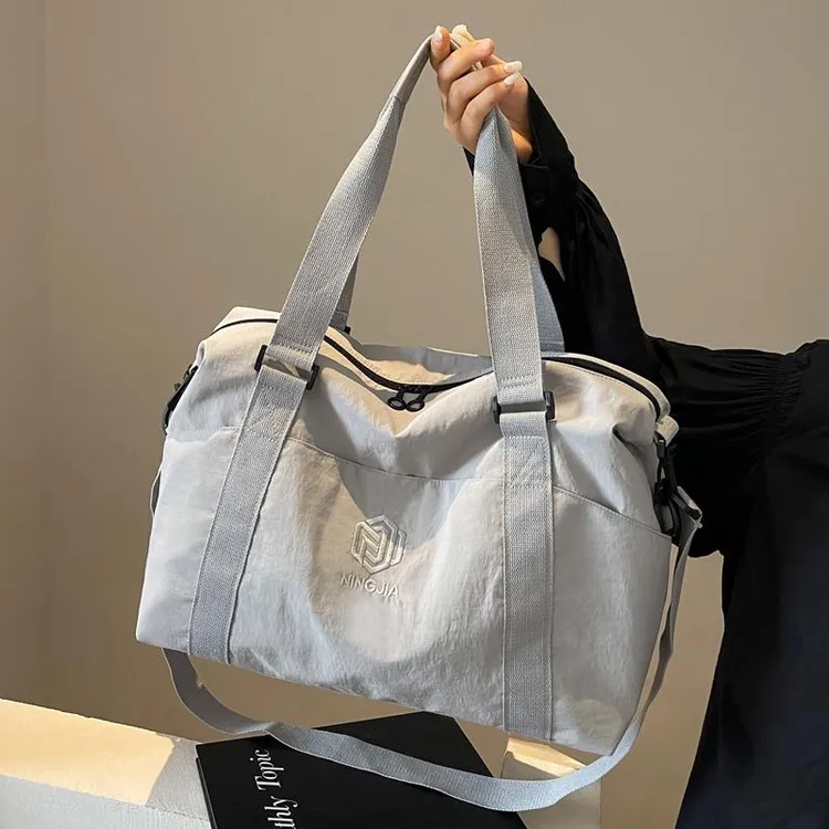 大容量手提短途旅行包女时尚轻便防水行李包男出差旅游收纳游泳包