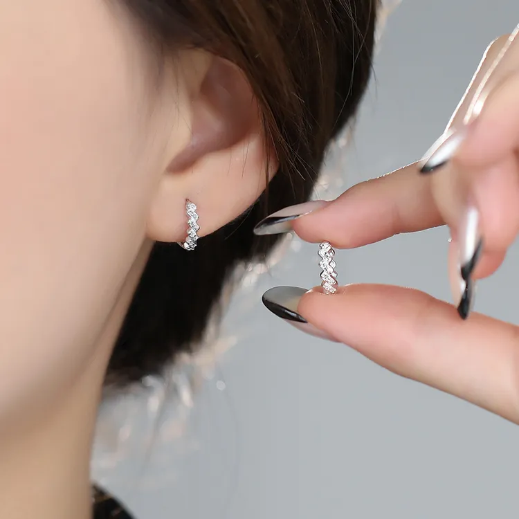 足银耳饰 S999足银波浪镶钻耳扣女小众轻奢防过敏免摘养耳耳环