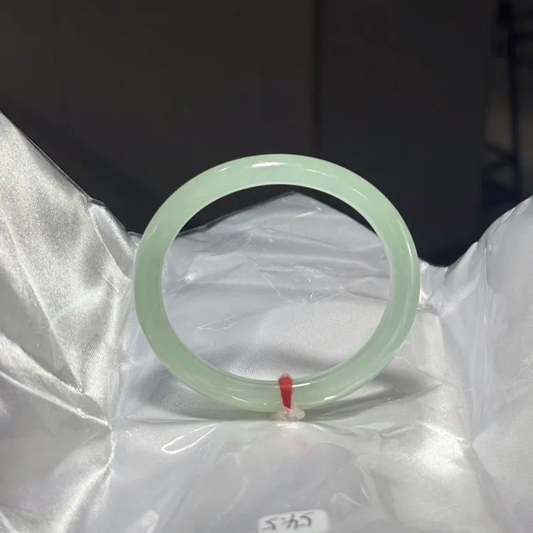 天然A货，缅甸翡翠贵妃手镯圈口54.5