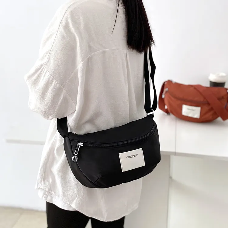 简约小众设计背包女轻便旅行小包包2025新款牛津布百搭斜挎单肩包