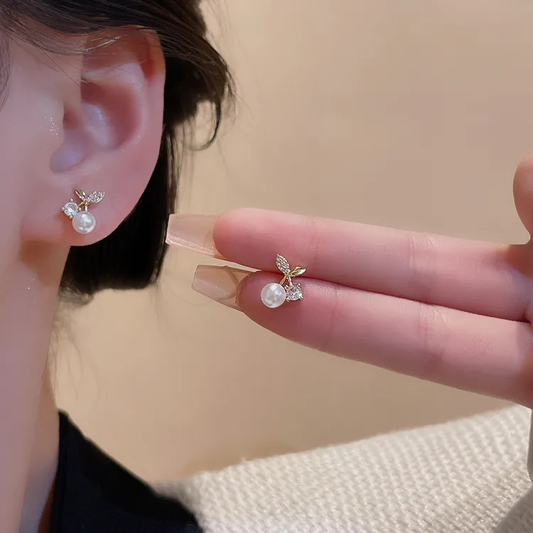 合金耳饰 韩版微镶蝴蝶结白珠耳钉女精致时尚小众设计感耳环小众