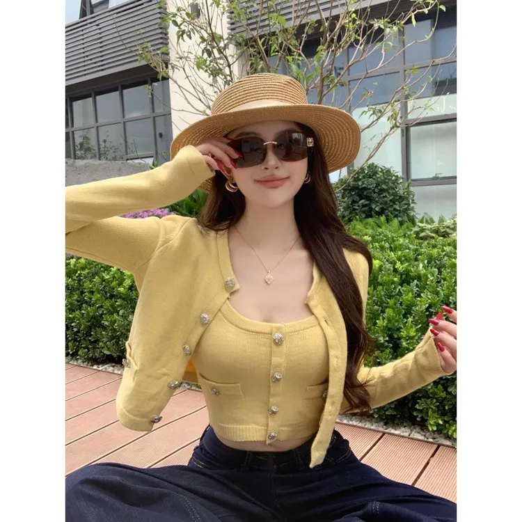小香风黄色针织开衫外套女秋冬纯欲辣妹抹胸上衣高级感吊带两件套