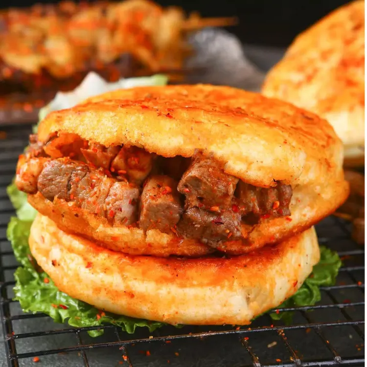 佳城尚品东北烧烤饼夹串大块肉孜然烤饼肉夹馍鹤岗烤饼夹牛肉串