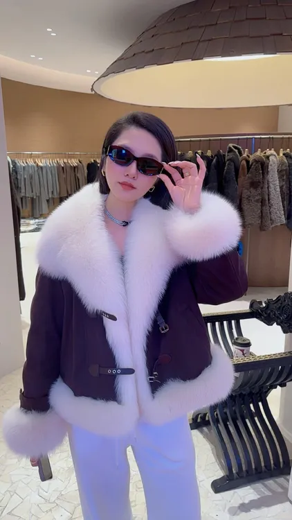 海宁新款狐狸毛领鹅绒短款长袖冬季女装设计师外套显瘦冬装女衣服