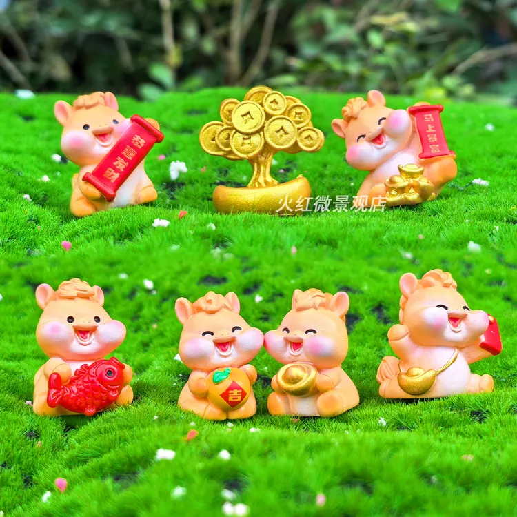 2026马年可爱吉祥物迷你小马生肖公仔摆件桌面车载装饰品新年礼物