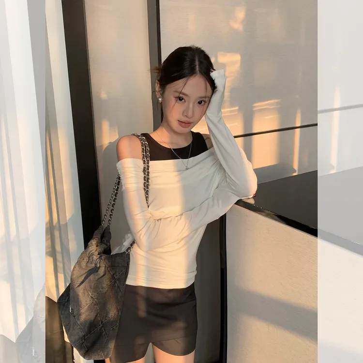 黑白拼接露肩长袖T恤上衣女2025秋季新款辣妹修身假两件百搭上衣
