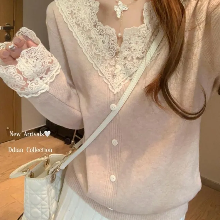 温柔甜美蕾丝拼接v领针织打底衫女款2025新款秋冬小香风毛衣内搭